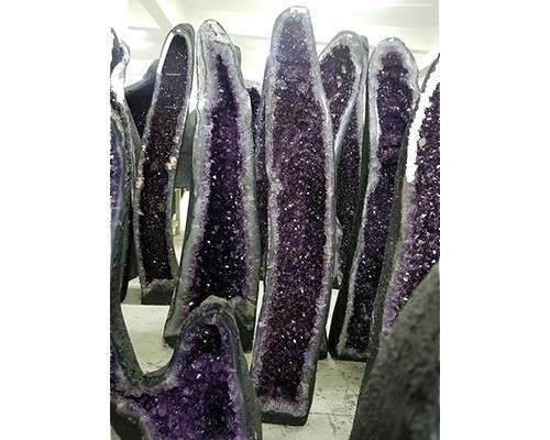 Brazil_Amethyst_Cathedrals